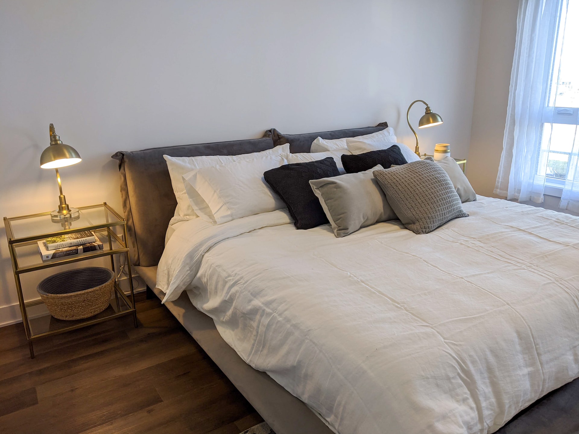 Cleaning and Linens - Asterstayz